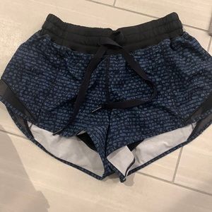 Lululemon Hotty Hot Short, size 4, black w/blue